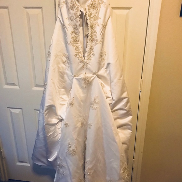 Wedding dress - Picture 3 of 5